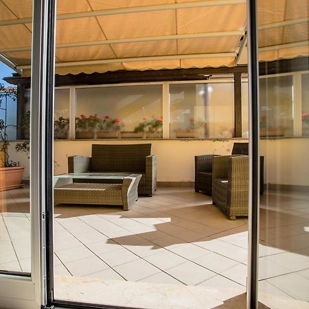 Terrazza Di Pinerolo Apartment Bagian luar foto