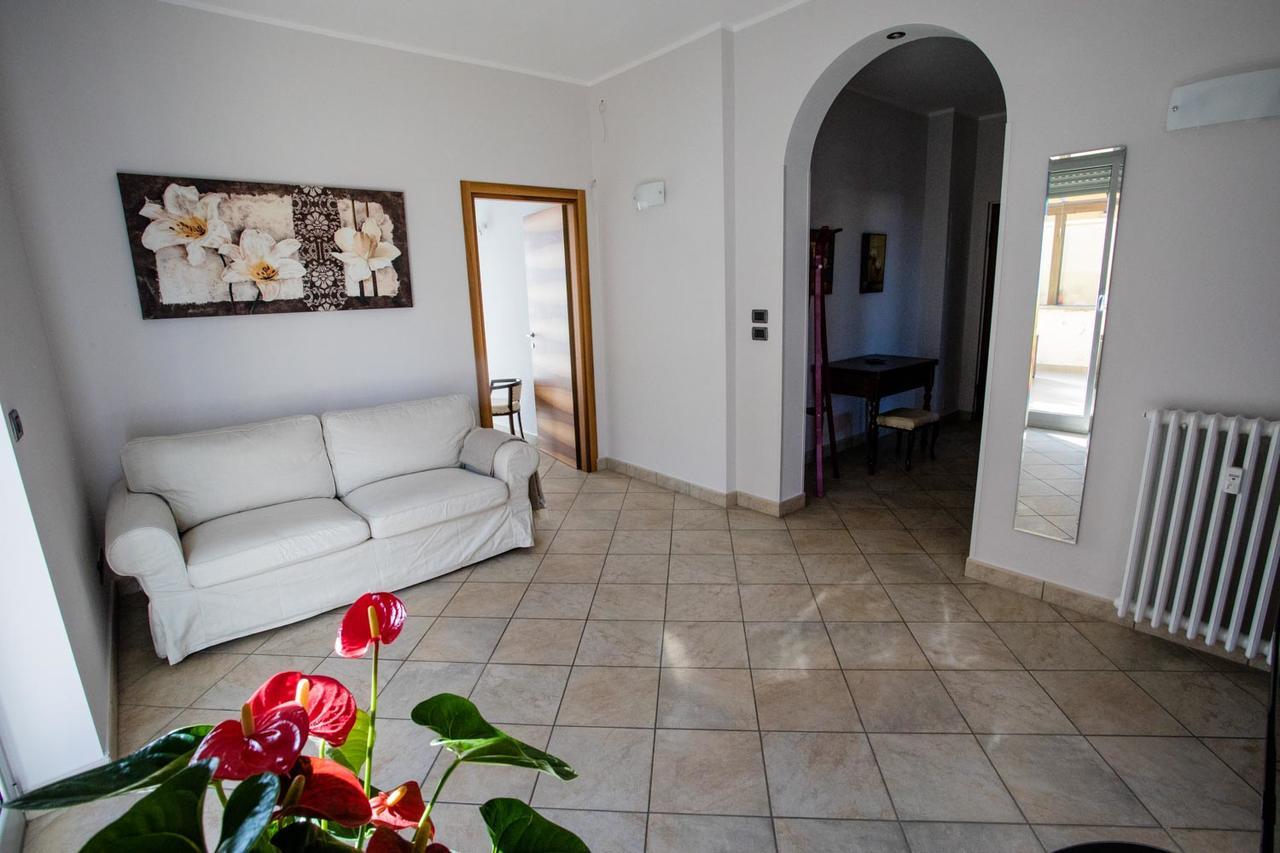 Terrazza Di Pinerolo Apartment Bagian luar foto